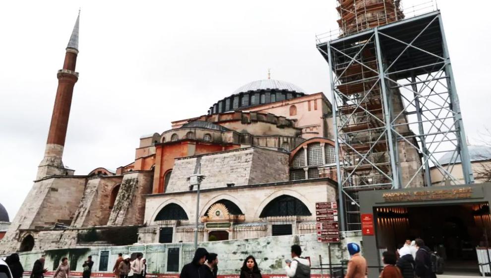 Ayasofya’da büyük restorasyon devam ediyor! II. Bayezid Minaresi güçlenerek yükselecek...